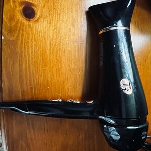 Bundle of 4 tools: T3 hair dryer, L’Ange brush dryer, straightener and curl wand